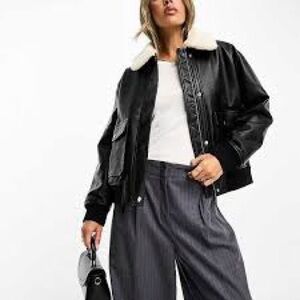 Abercrombie & Fitch Black Vegan Leather Bomber Jacket Removable Fur Collar XXS